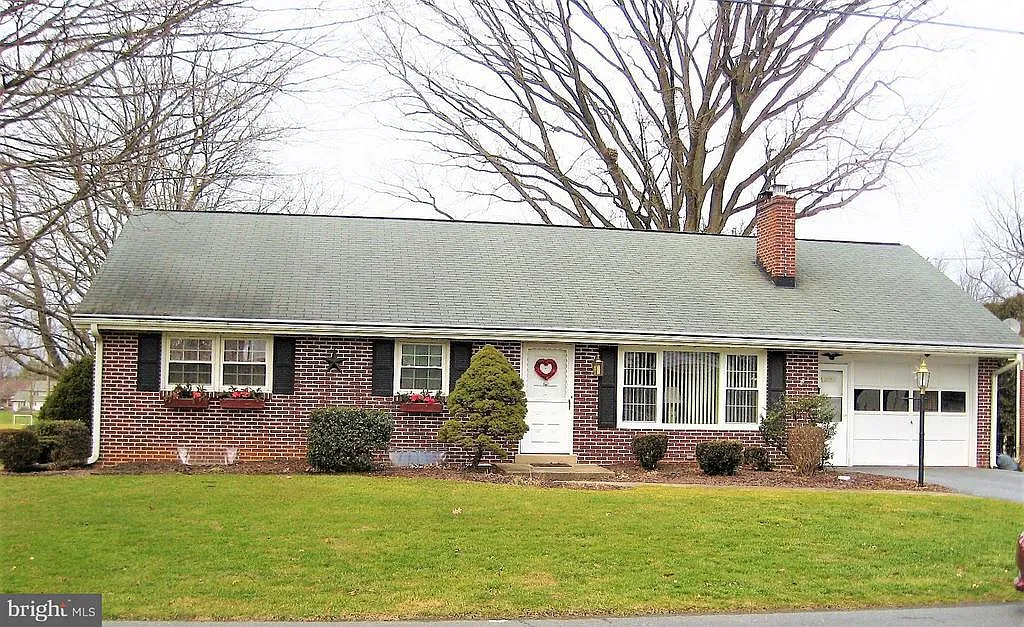 89 Rose Ave photo 1