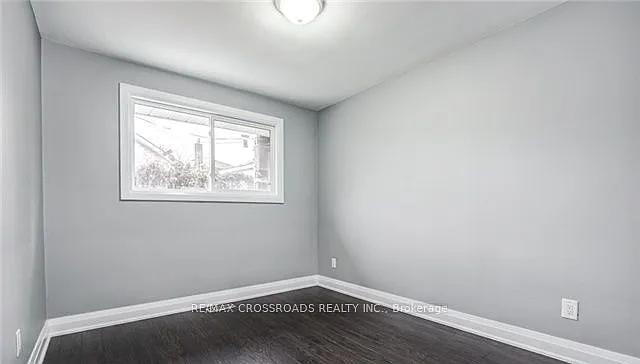 133 Labrador Dr #MAIN FLOOR — Photo 9
