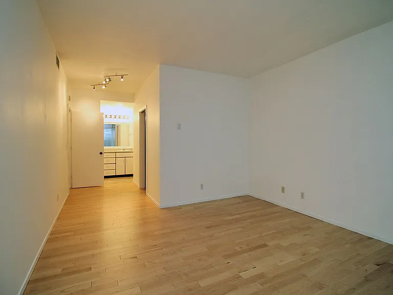 1710 S Harbor Way #205 — Photo 14