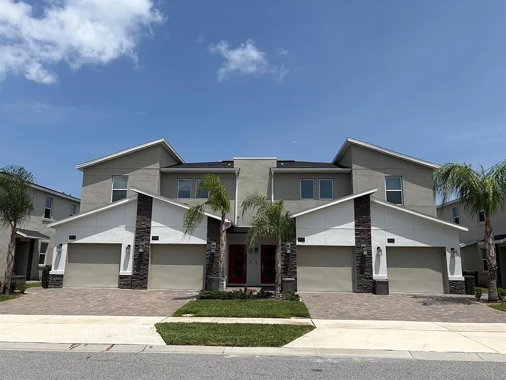 3 bed, 2.0 bath, 1787 sqft, $2,600 — Photo 1