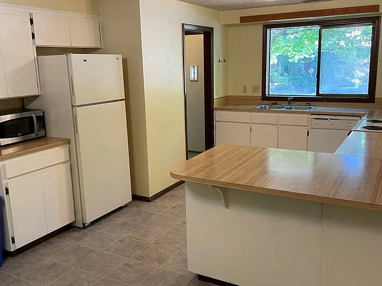 3605 NW Tyler Pl — Photo 5