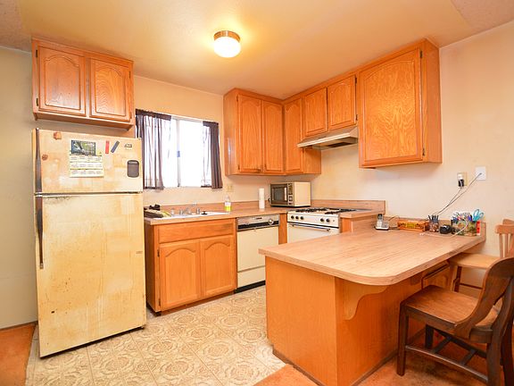 5th image of 2619 Meade Ave