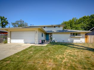 6967 Reflection St, Redding, CA 96001