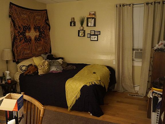 2nd image of 2516 Olive St APT 2