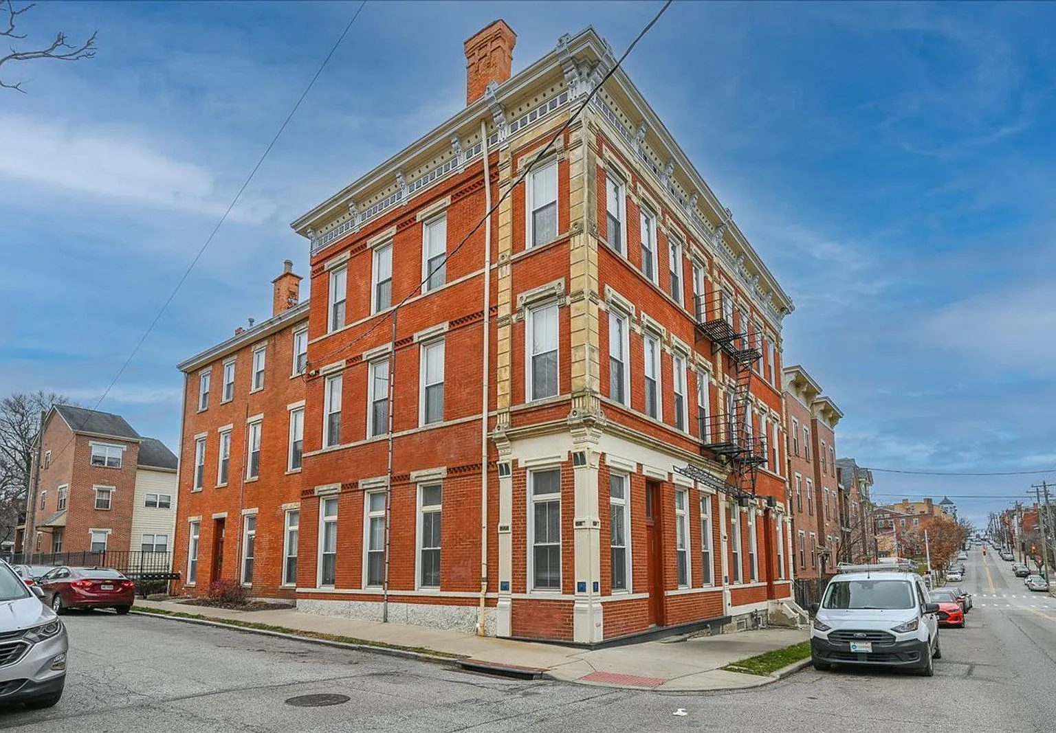 1 bed, 1.0 bath, 1200 sqft, $1,305 — Photo 1