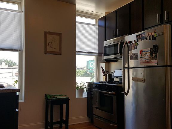 2nd image of 2938 W Armitage Ave #2R