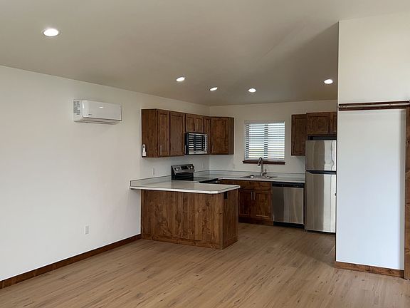3rd image of 660 NE Chapel St