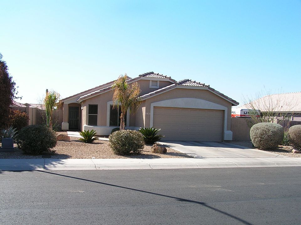 Easy to maintain desert landscaping