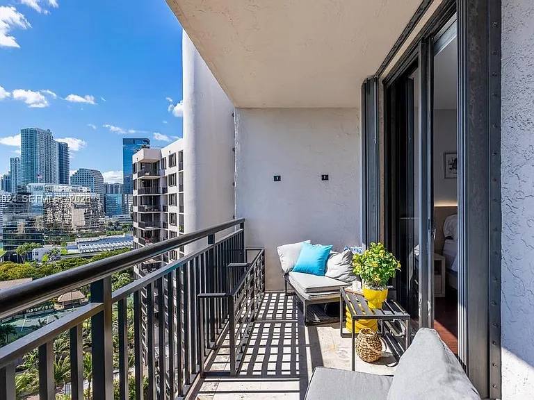 540 Brickell Key Dr #1619 — Photo 4