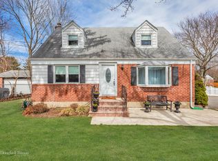 117 Cuba Hill Rd, Greenlawn, NY 11740