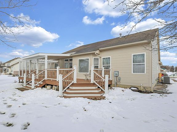 2nd image of 402 Shawnee Loop S