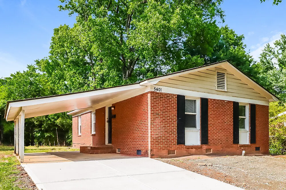 3 bed, 1.0 bath, 1264 sqft, $1,510 — Photo 3