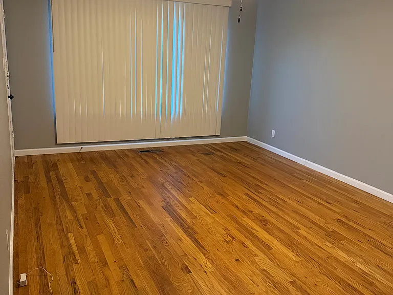 1309 Denver Ave — Photo 5