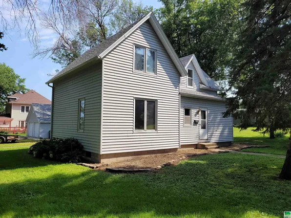 708 Valleau St, Sanborn, IA 51248