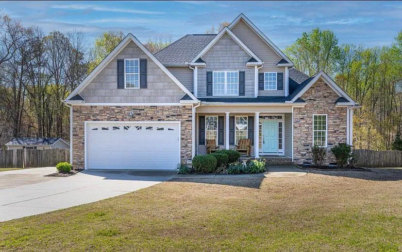 3 bed, 2.5 bath, 2112 sqft, $2,600 — Photo 3