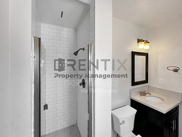 938 W Berkeley Ct — Photo 8