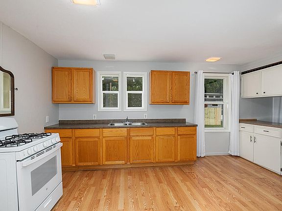 2nd image of 429-431 Elliott Ave