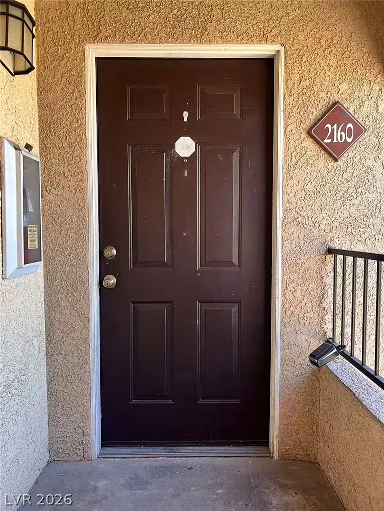 2 bed, 2.0 bath, 934 sqft, $1,350 — Photo 1