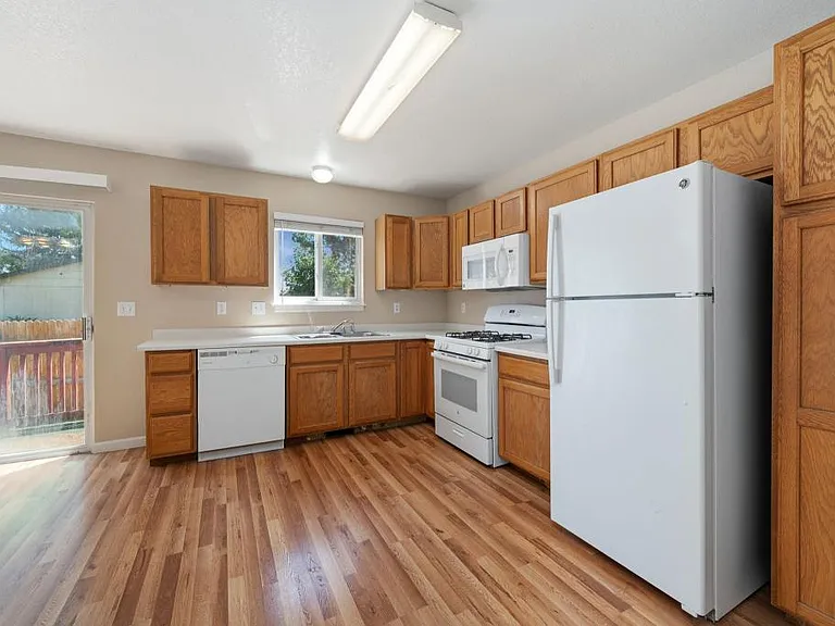 698 Eagle Dr — Photo 5