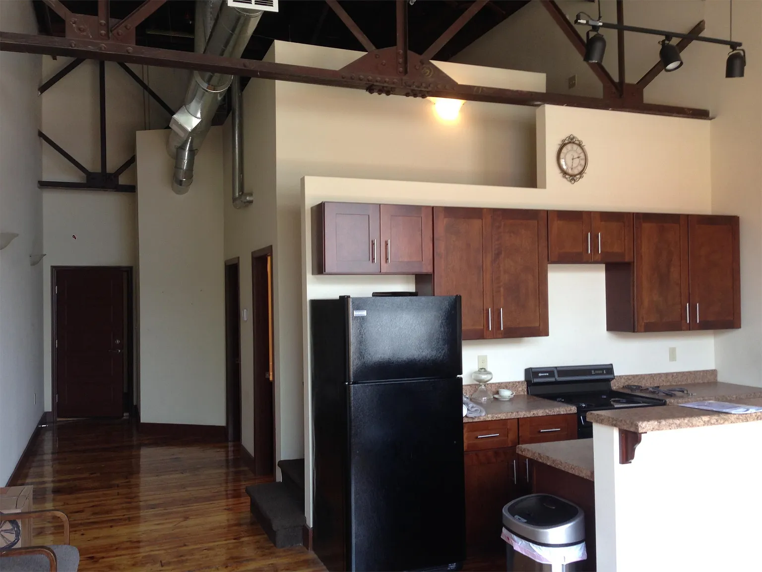 125 Inman St E — Photo 3