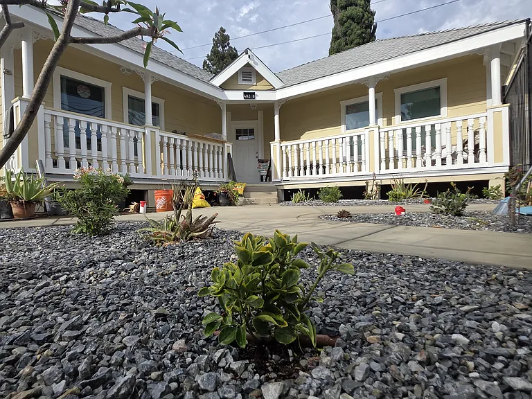 E Pine St — Photo 1