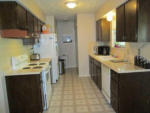 4th image of 3208 Arbutus Dr