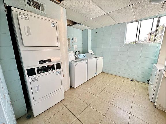 5th image of 3838 Pontchartrain Dr APT B103