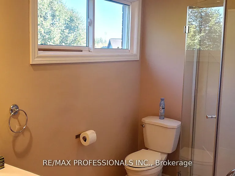 2545 Addingham Cres — Photo 20