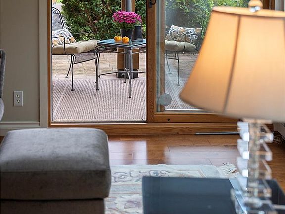 5th image of 5329 Cordova Bay Rd #106