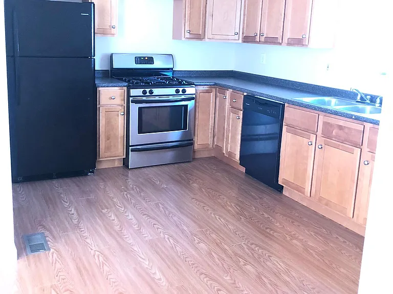 539A Admiral St #1 — Photo 2