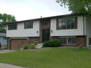 2214 13th Ave SE, Aberdeen, SD 57401