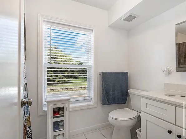 3626 Bayview Avenue image 9 of 32