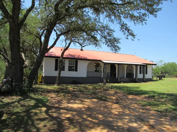 989 State Highway 173, Bigfoot, TX 78005