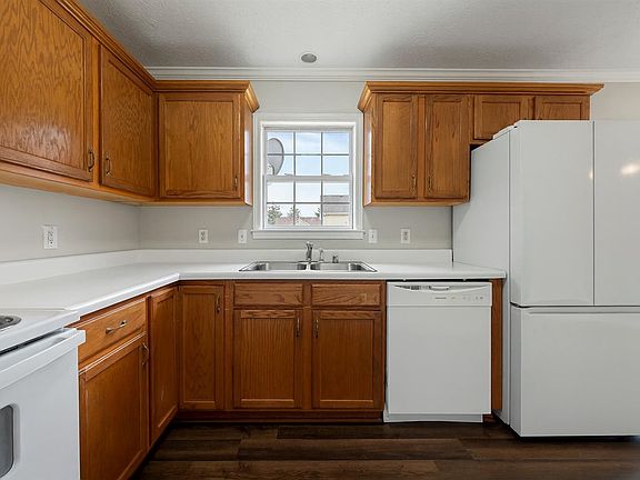 4th image of 1307 Miller Pond Rd