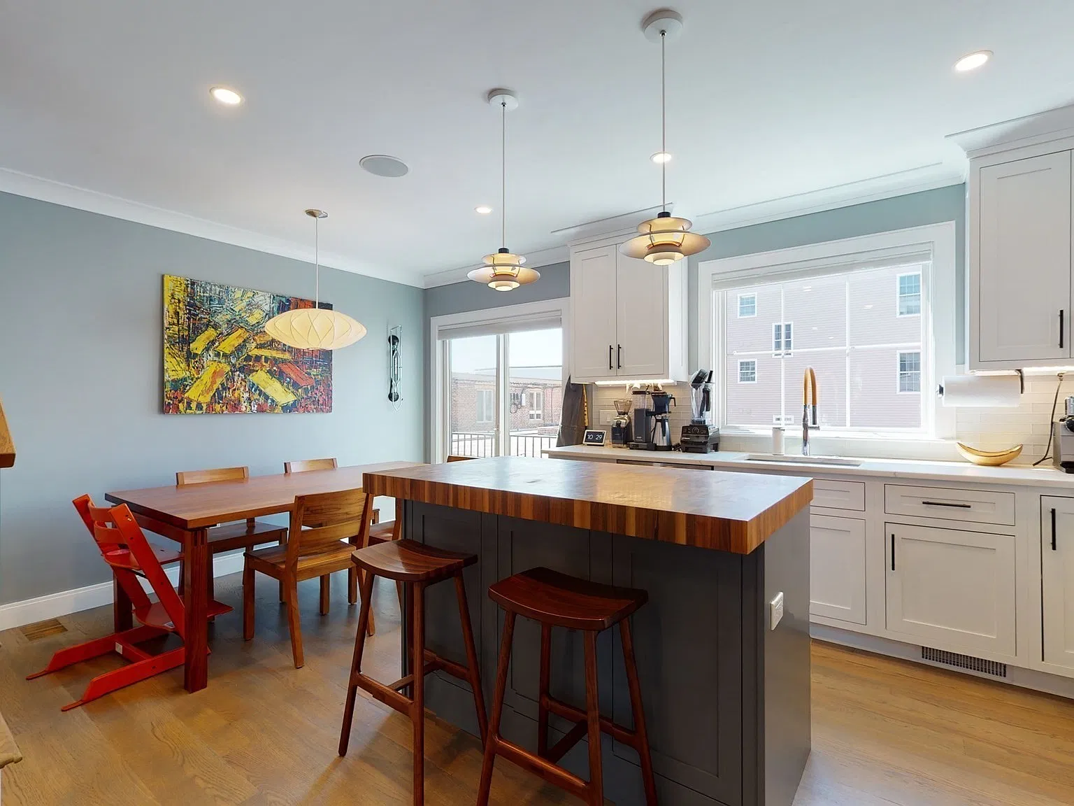 3 bed, 3.5 bath, 2000 sqft, $7,400 — Photo 3