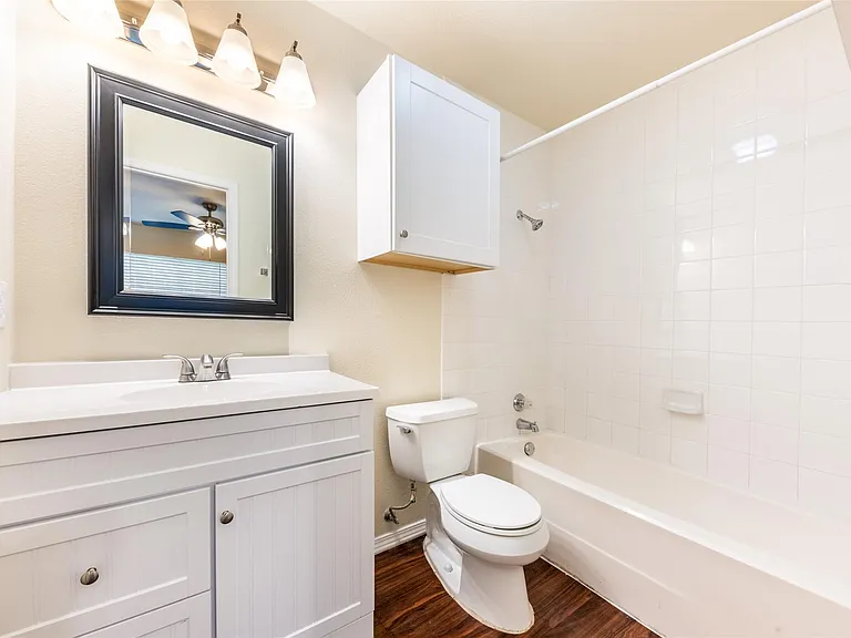 1304 Danbury Sq #A — Photo 7