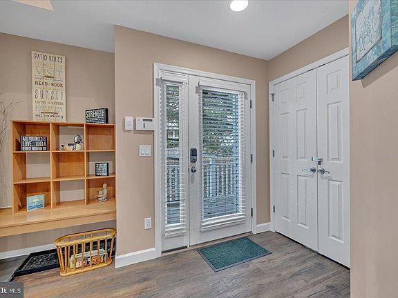 3rd image of 12 Beachwood Ct