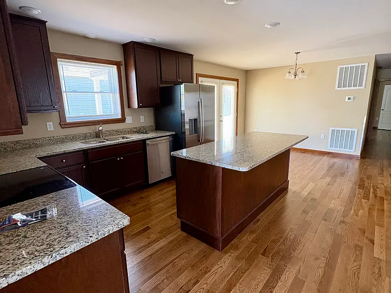 90 Hanshew Ln — Photo 8