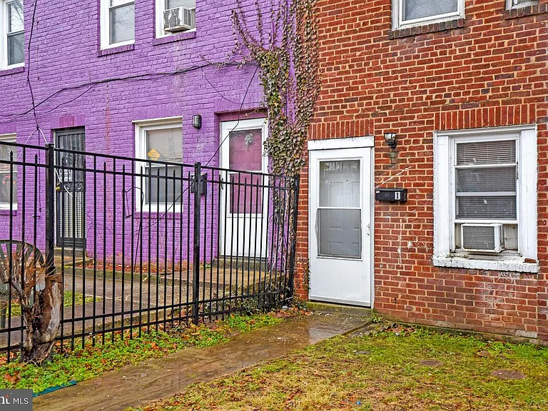 3427 B St SE #1 — Photo 17