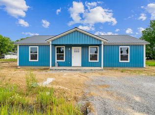 112 E Loy St, Chouteau, OK 74337