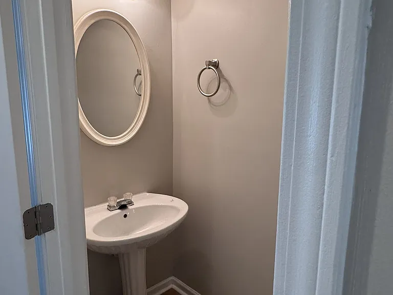 5825 Strathmoor Manor Cir — Photo 9