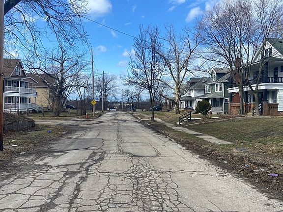 5th image of 1838 Mannering Rd