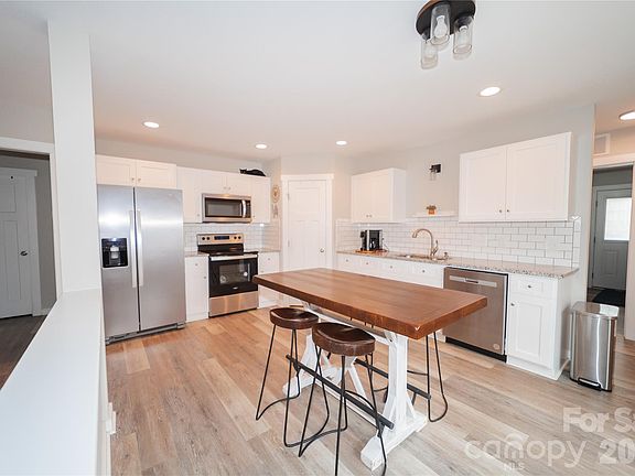 3rd image of 1338 Eastside Ave