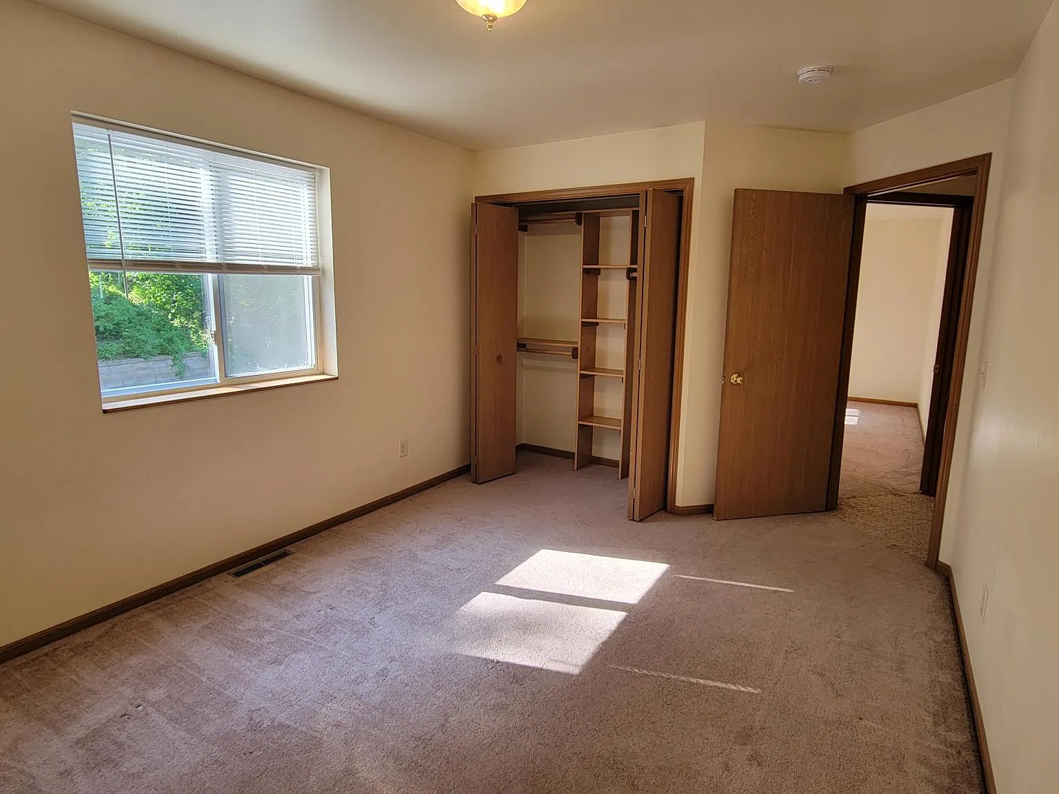 4 bed, 1300 sqft, $1,525 — Photo 2