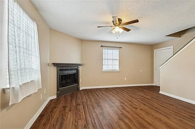 733 Heavens Dr #4 — Photo 3