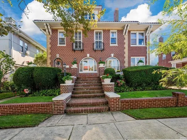 28 W Walnut Street, Long Beach, NY 11561