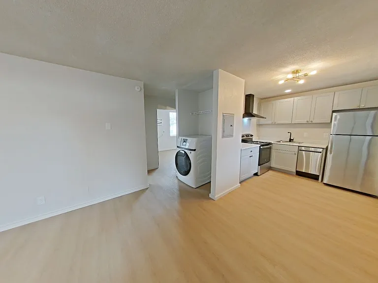 University Manor - Newly Renovated Units just a short walk from Campus! — Photo 28