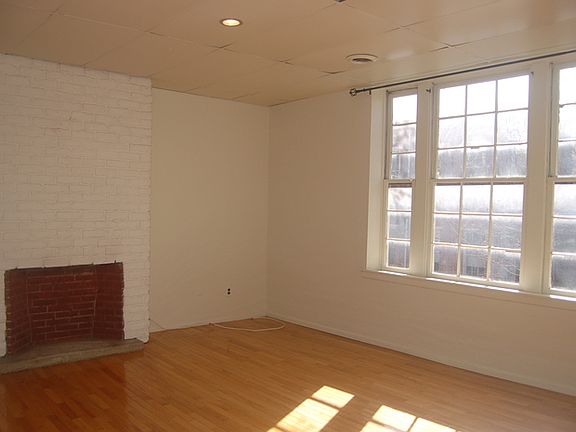 2nd image of 931 Spruce St APT C