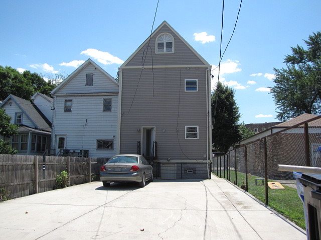 2nd image of 646 W 44th St #2