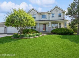 2199 Cardinal Ct, Gurnee, IL 60031